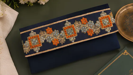 Raat Ki Rani clutch